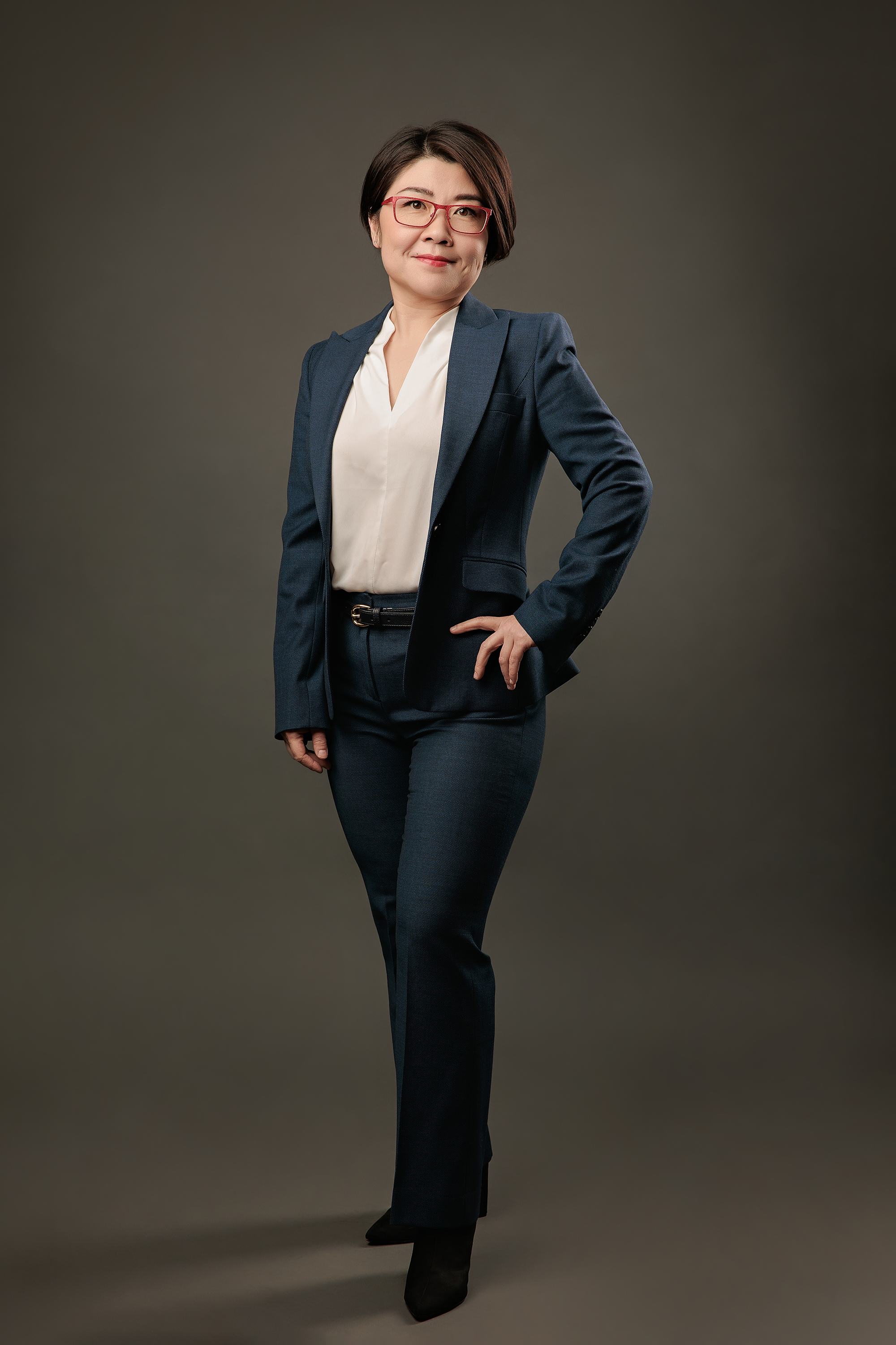 corporate headshots of a woman full body in Calgary